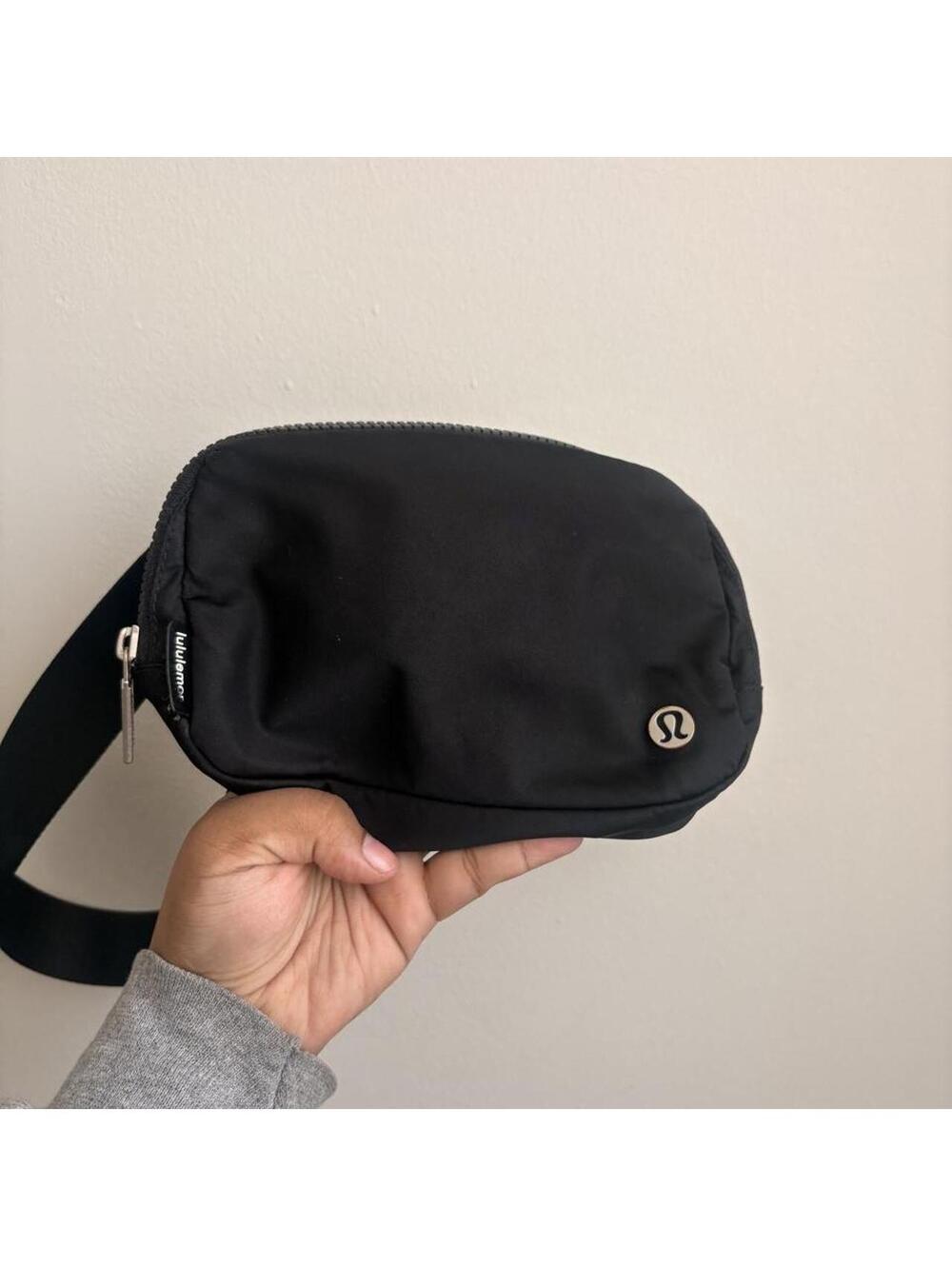LULULEMON CROSS BODY BAG